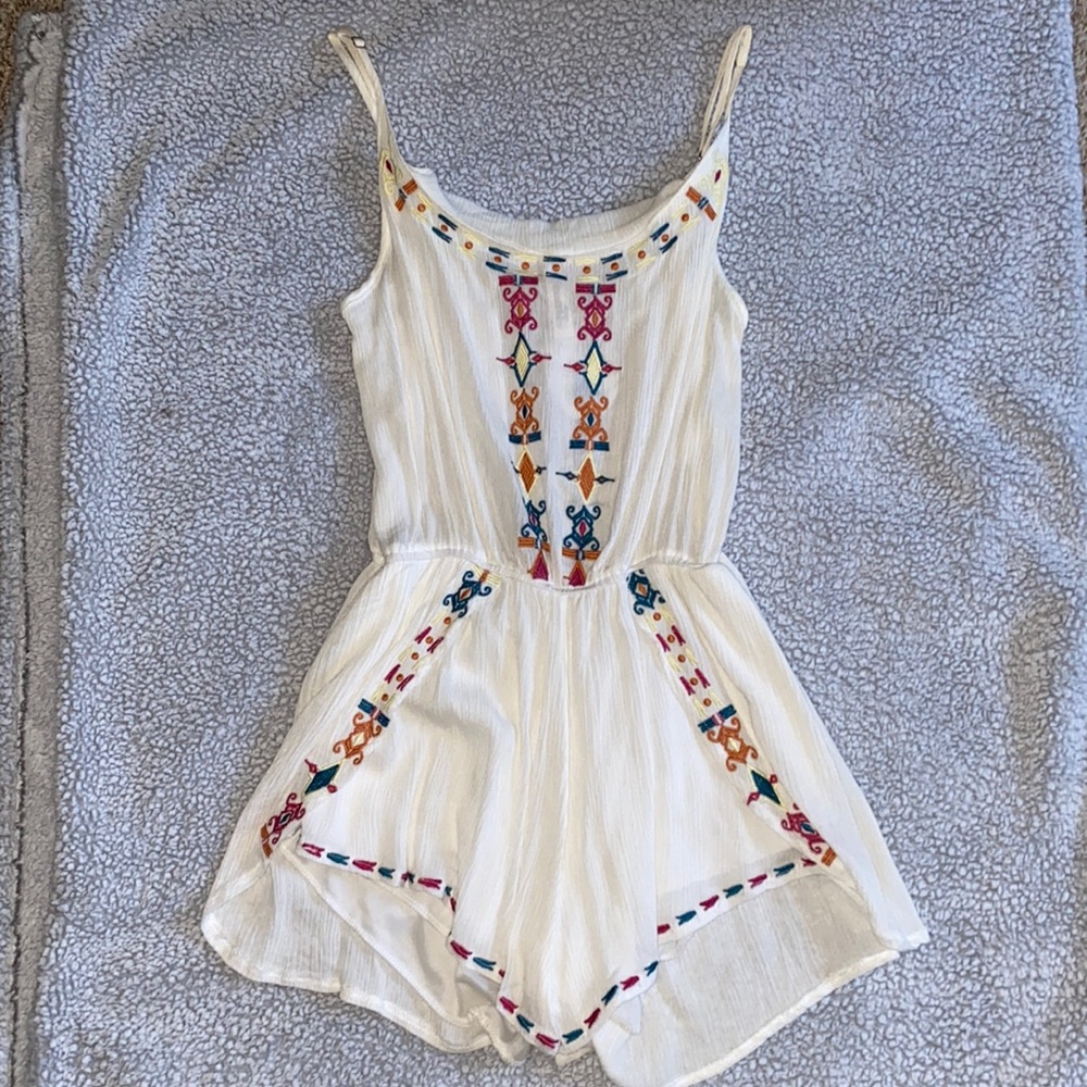 White Romper with flower detail size: Small
